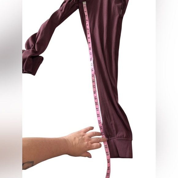 Lululemon Align Jogger Pants Womens Sz 4 Hi-Rise Nulu Cuffed Plum Tiny Flaw Snag - Picture 9 of 10